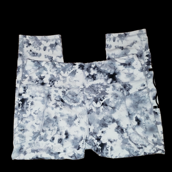 NEW Bebe Sport Capris - Picture 5 of 10